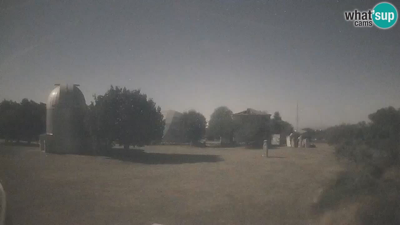 Webcam live dell’Osservatorio di  – Esplora il cielo, gli asteroidi, i comete e i meteoroidi.