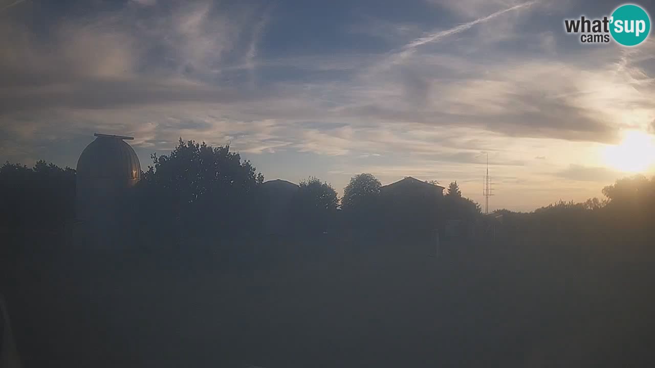 Webcam live dell’Osservatorio di  – Esplora il cielo, gli asteroidi, i comete e i meteoroidi.