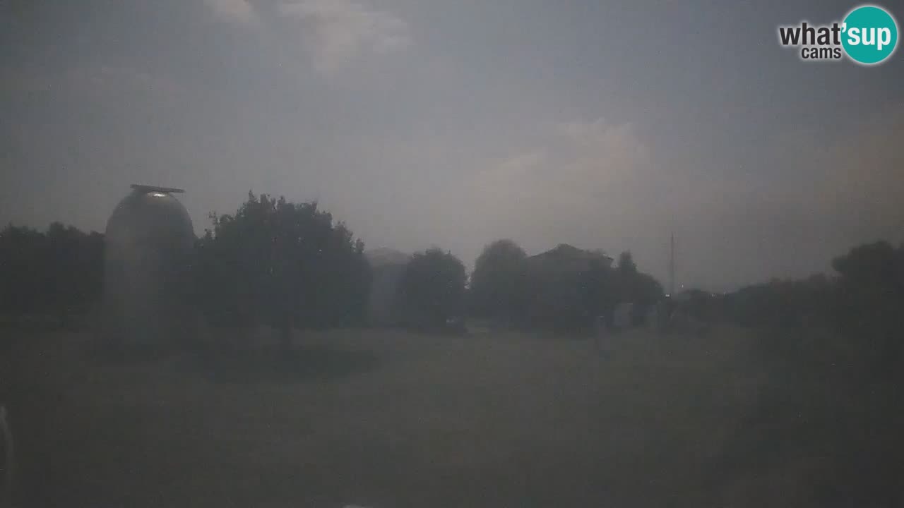 Webcam live dell’Osservatorio di  – Esplora il cielo, gli asteroidi, i comete e i meteoroidi.