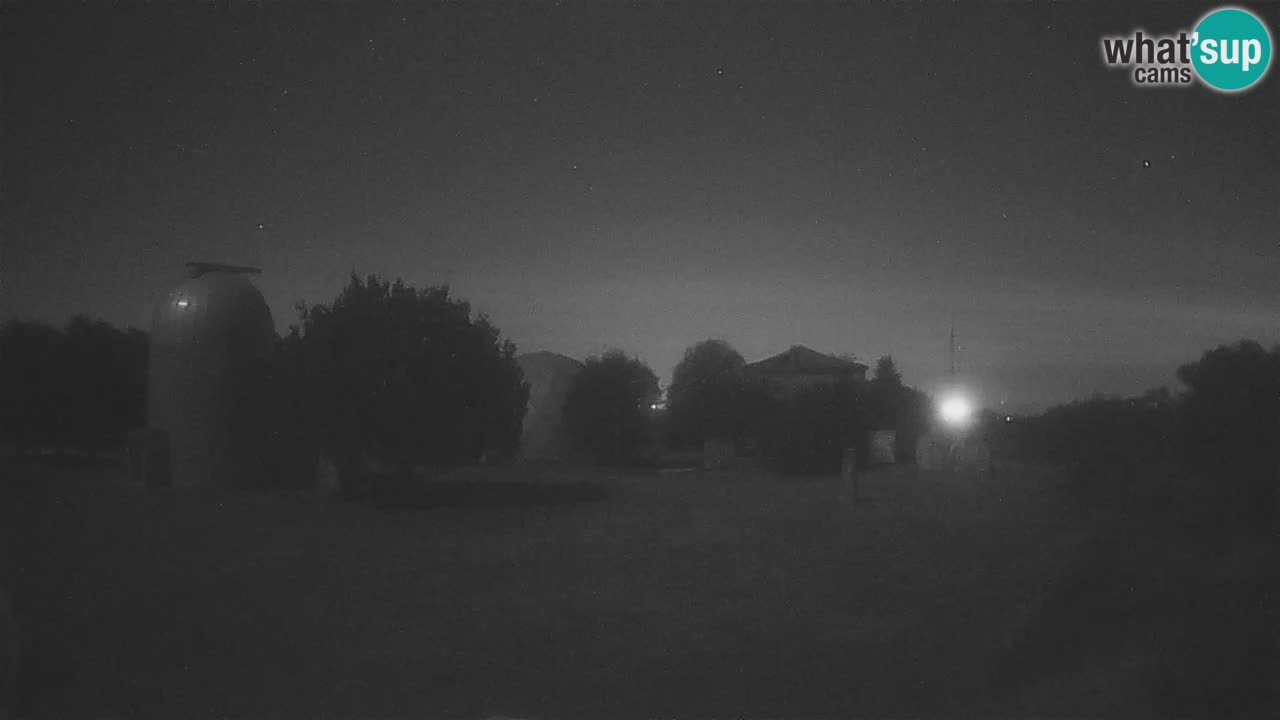 Webcam live dell’Osservatorio di  – Esplora il cielo, gli asteroidi, i comete e i meteoroidi.