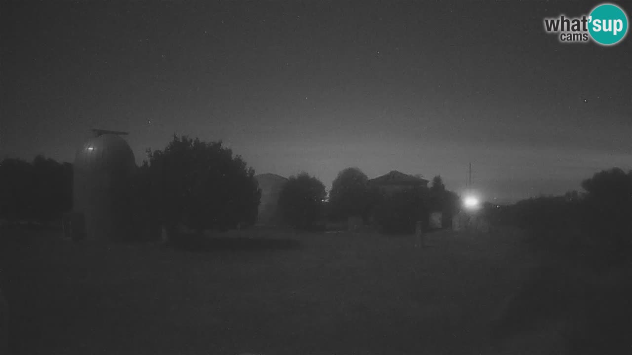 Webcam live dell’Osservatorio di  – Esplora il cielo, gli asteroidi, i comete e i meteoroidi.