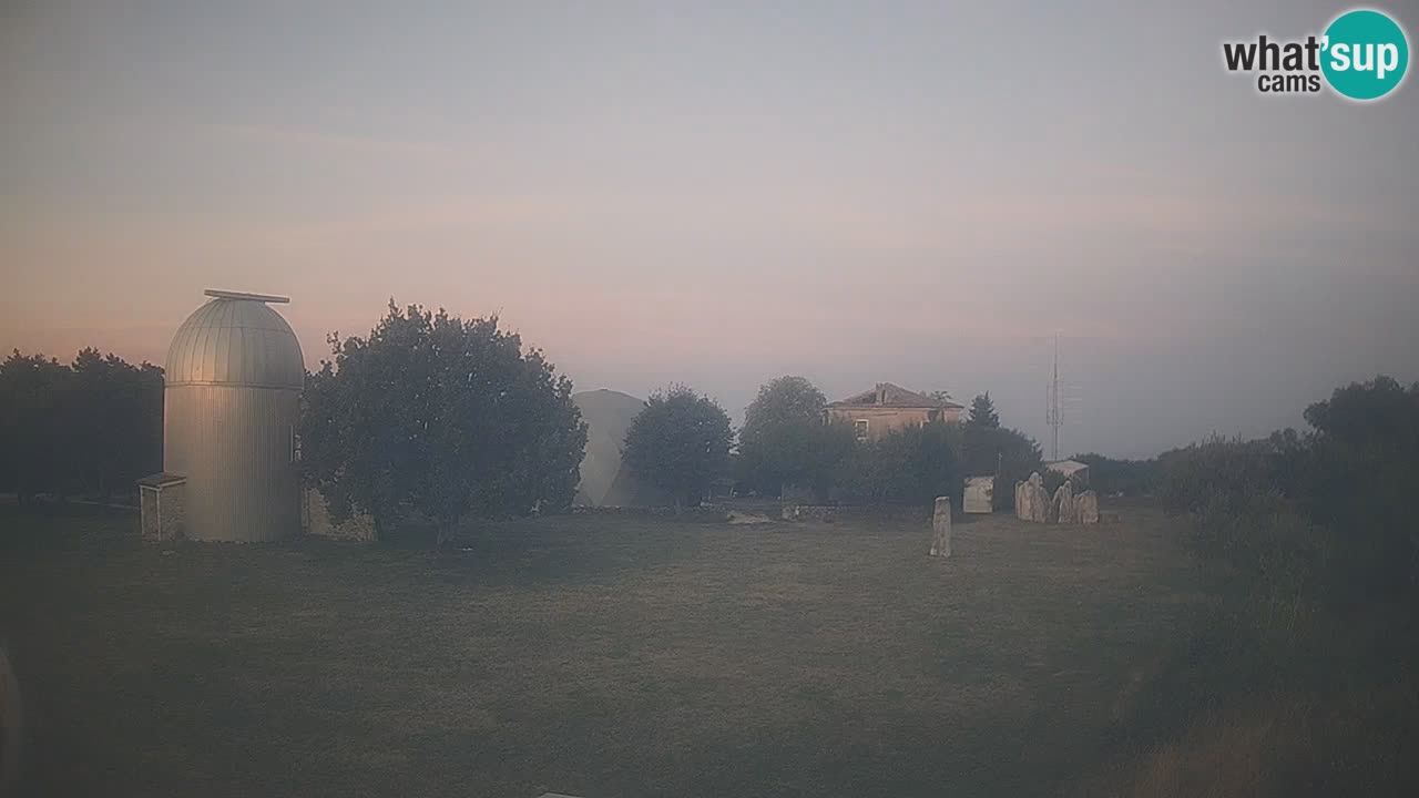 Webcam live dell’Osservatorio di  – Esplora il cielo, gli asteroidi, i comete e i meteoroidi.