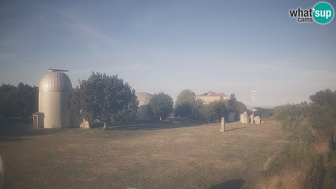 Webcam en direct de l’Observatoire de Višnjan – Explorez le ciel, les astéroïdes, les comètes et les météoroïdes