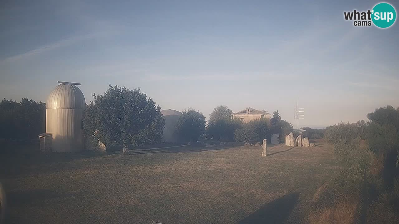 Webcam live dell’Osservatorio di  – Esplora il cielo, gli asteroidi, i comete e i meteoroidi.