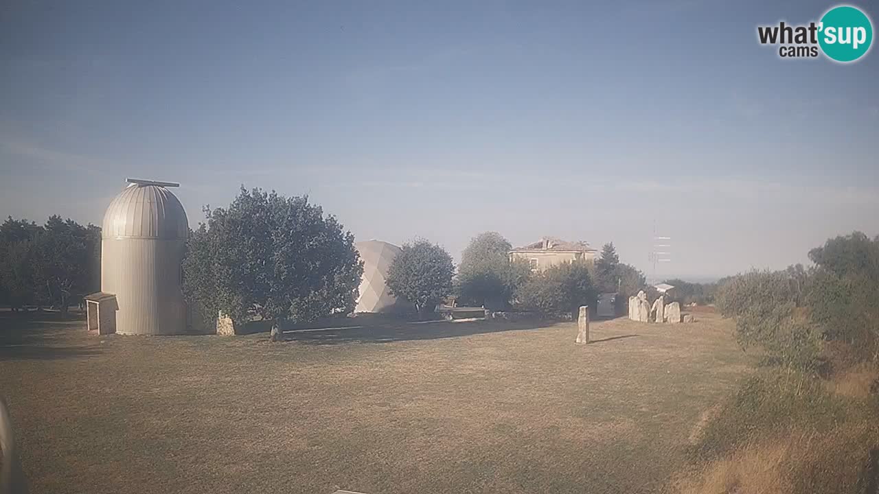 Webcam live dell’Osservatorio di  – Esplora il cielo, gli asteroidi, i comete e i meteoroidi.