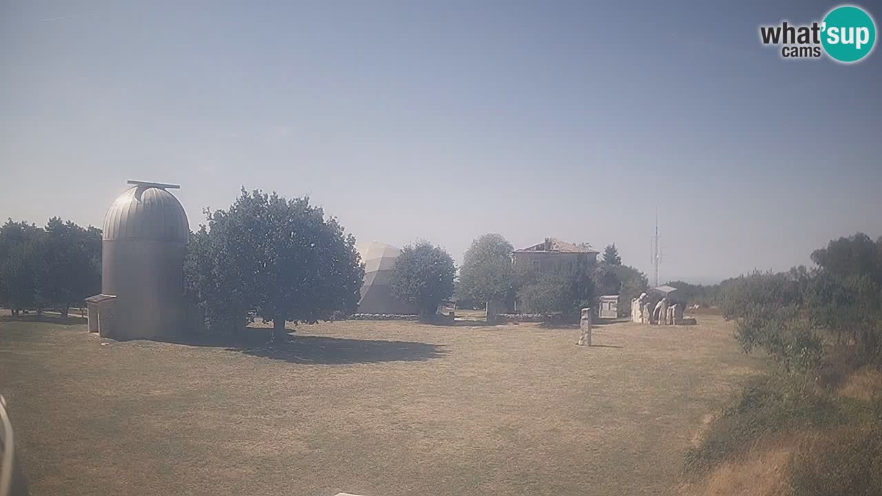 Webcam live dell’Osservatorio di  – Esplora il cielo, gli asteroidi, i comete e i meteoroidi.