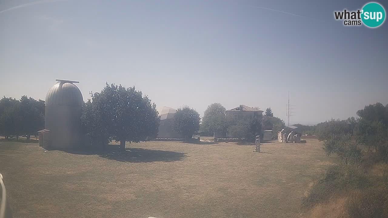 Webcam live dell’Osservatorio di  – Esplora il cielo, gli asteroidi, i comete e i meteoroidi.