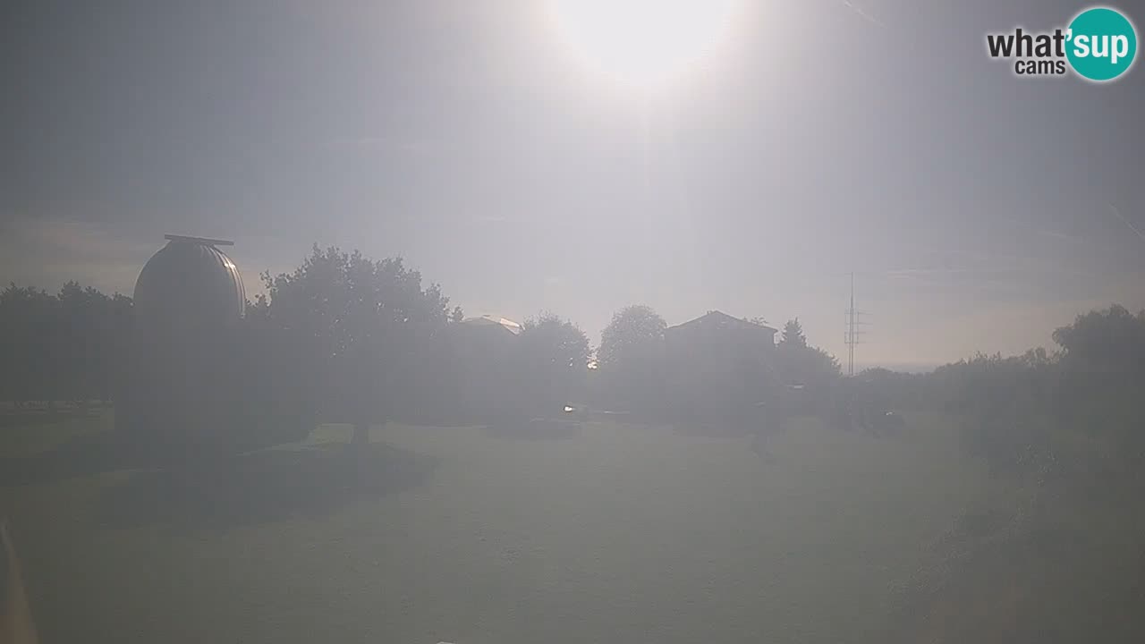 Webcam live dell’Osservatorio di  – Esplora il cielo, gli asteroidi, i comete e i meteoroidi.