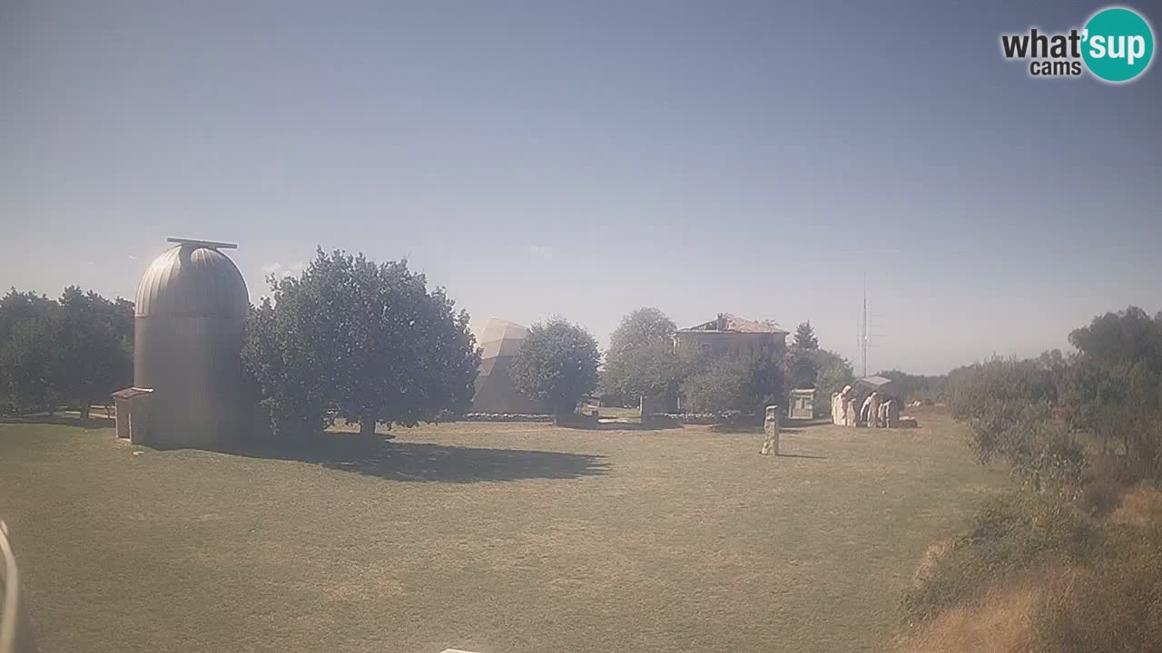 Webcam live dell’Osservatorio di  – Esplora il cielo, gli asteroidi, i comete e i meteoroidi.