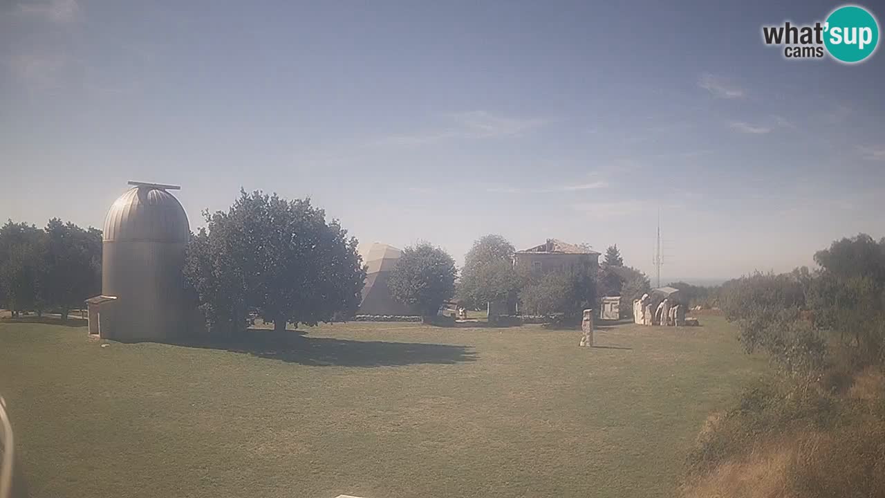 Webcam live dell’Osservatorio di  – Esplora il cielo, gli asteroidi, i comete e i meteoroidi.