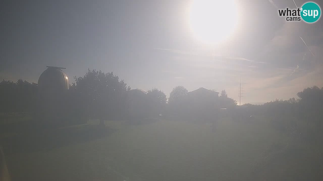 Webcam live dell’Osservatorio di  – Esplora il cielo, gli asteroidi, i comete e i meteoroidi.