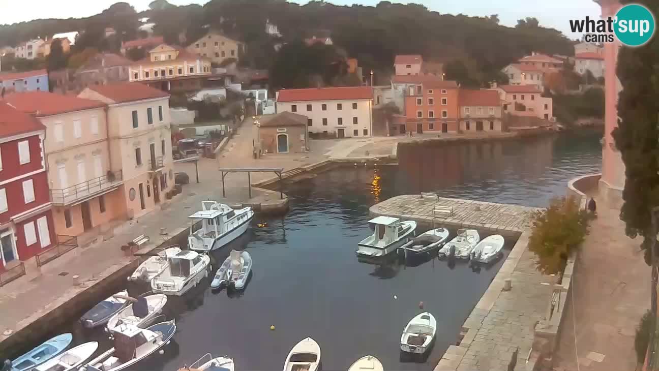 Webcam dal vivo – Il porticciolo e la baia di Lussingrande