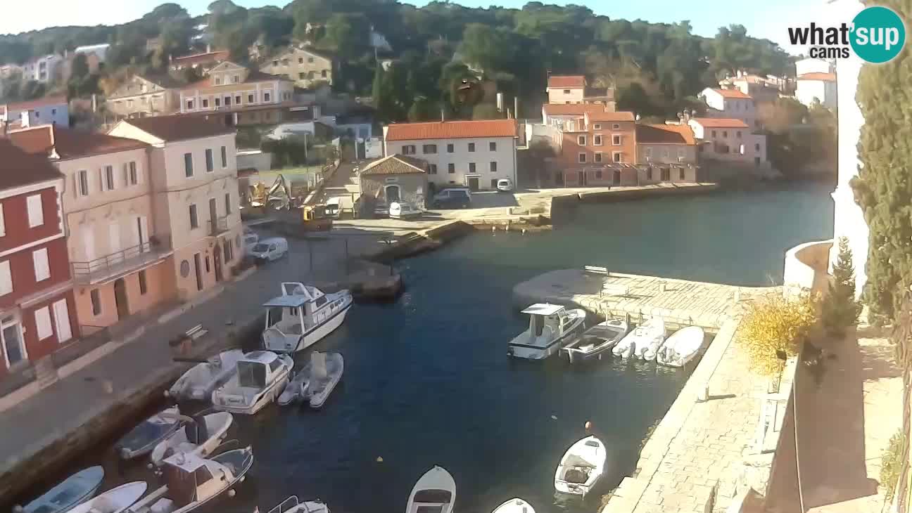 Webcam dal vivo – Il porticciolo e la baia di Lussingrande