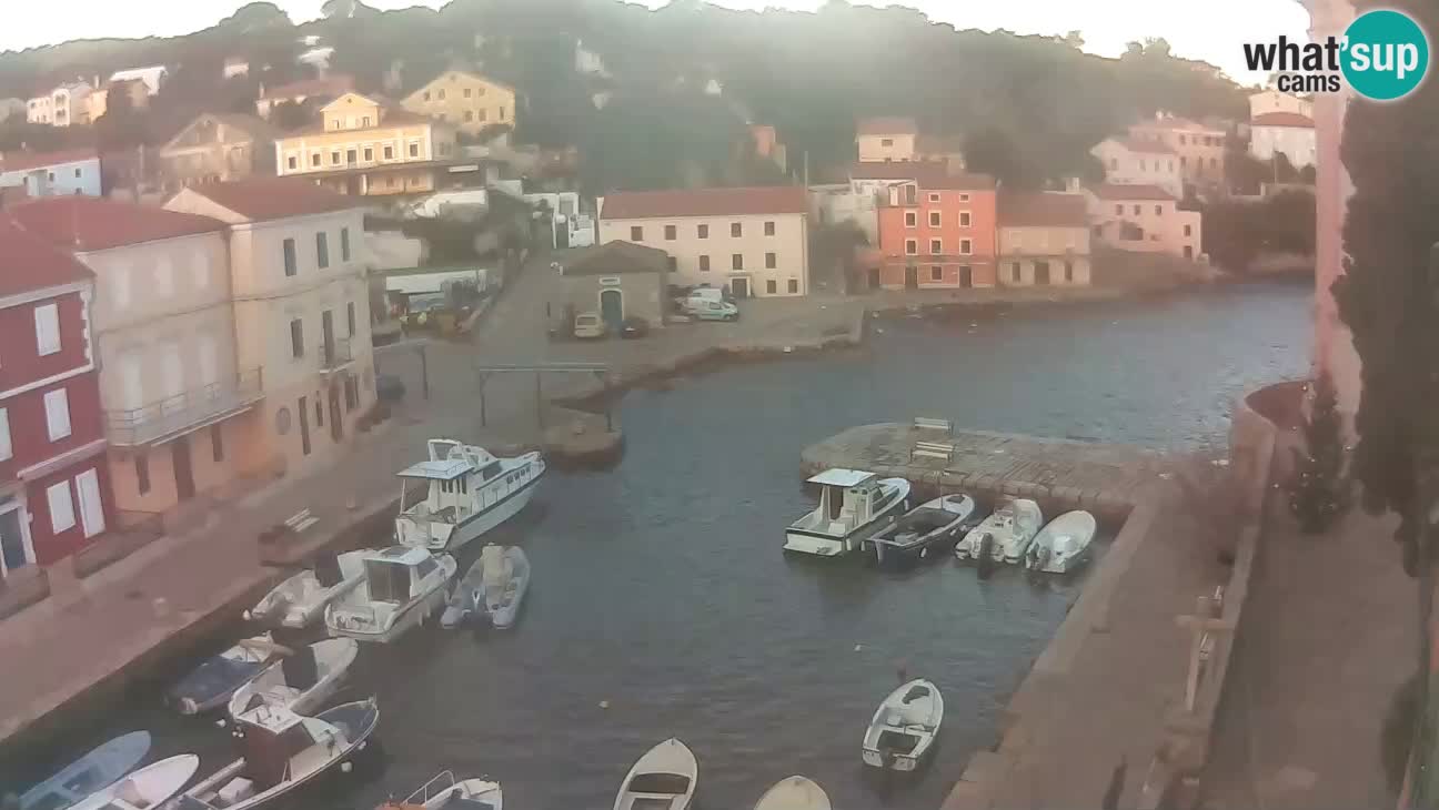 Webcam dal vivo – Il porticciolo e la baia di Lussingrande