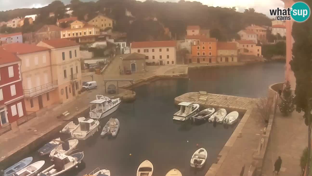 Webcam dal vivo – Il porticciolo e la baia di Lussingrande