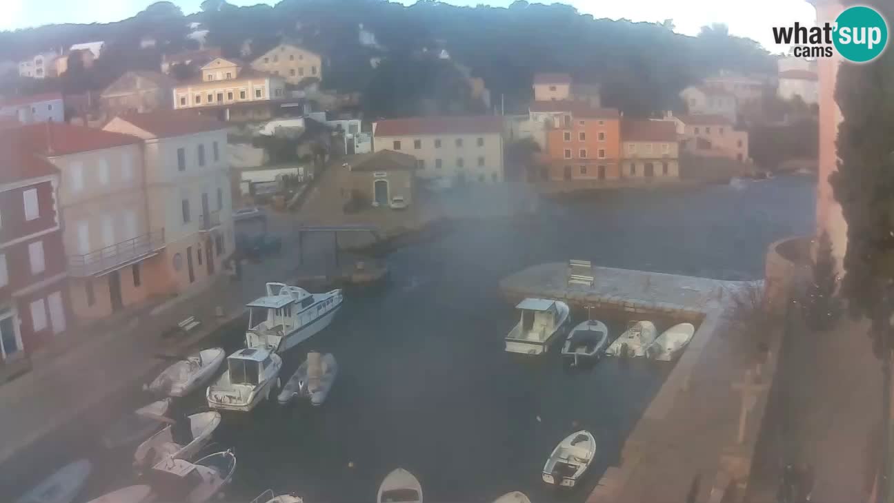 Webcam dal vivo – Il porticciolo e la baia di Lussingrande