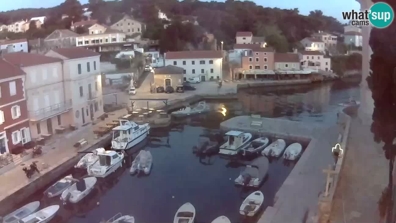 Webcam dal vivo – Il porticciolo e la baia di Lussingrande