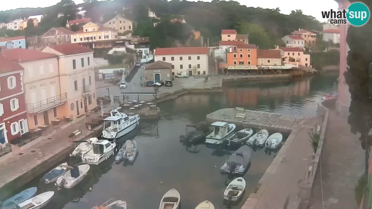 Webcam dal vivo – Il porticciolo e la baia di Lussingrande