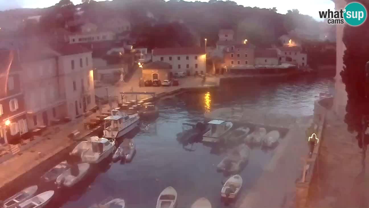 Webcam dal vivo – Il porticciolo e la baia di Lussingrande
