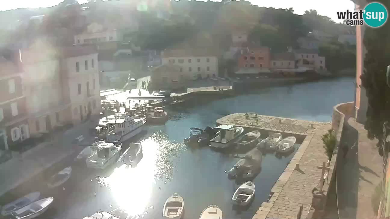 Webcam dal vivo – Il porticciolo e la baia di Lussingrande