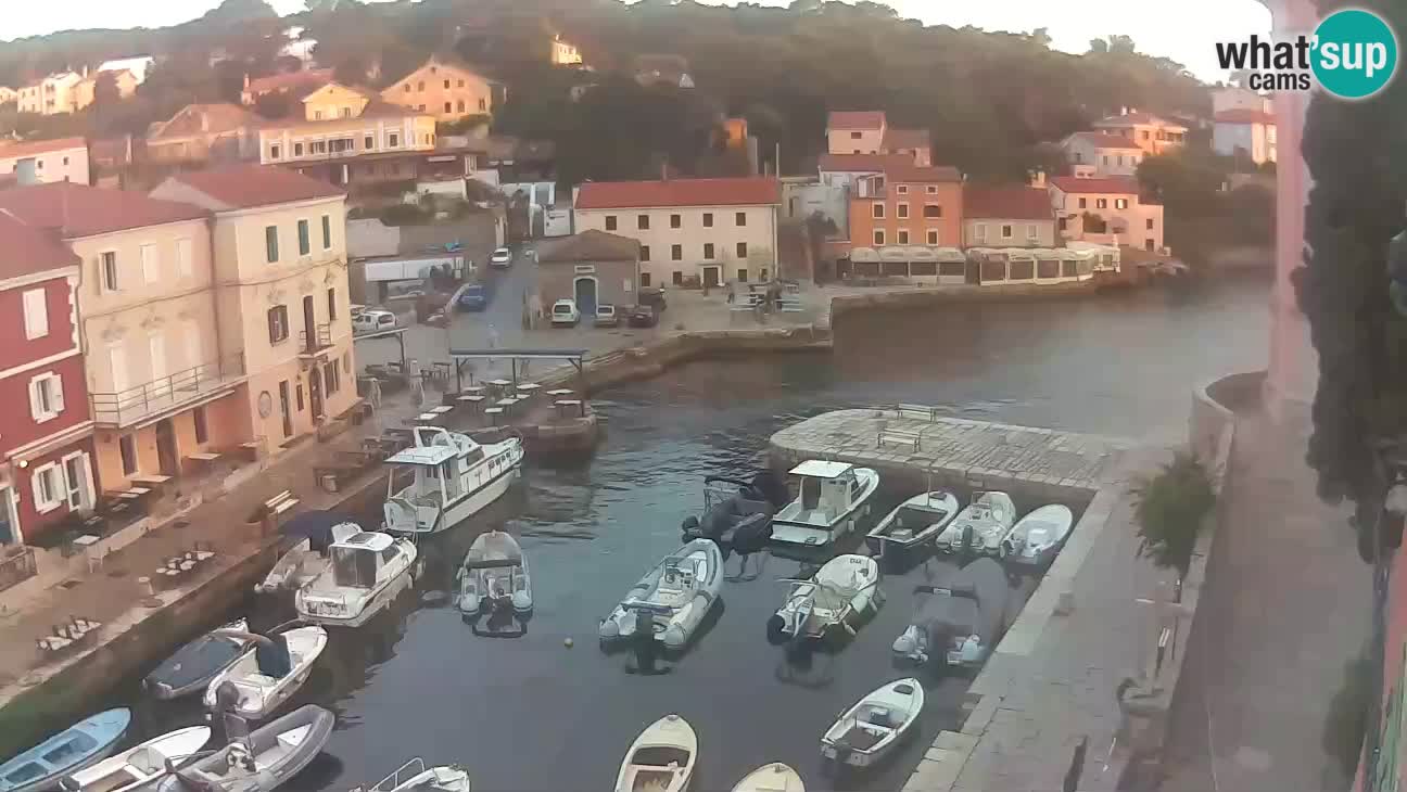 Spletna kamera – Pristanišče in zaliv v Velem Lošinju