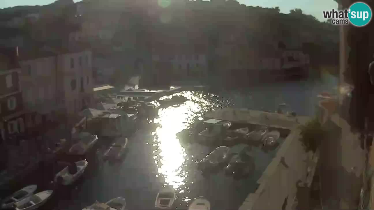 Webcam dal vivo – Il porticciolo e la baia di Lussingrande