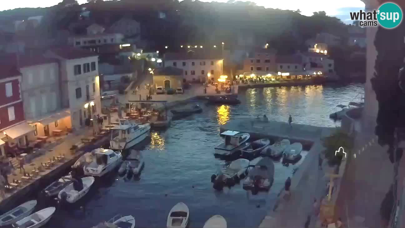 Webcam dal vivo – Il porticciolo e la baia di Lussingrande