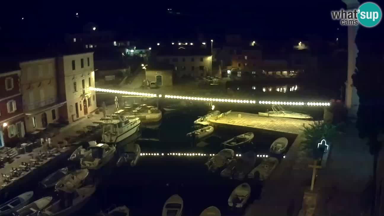 Webcam dal vivo – Il porticciolo e la baia di Lussingrande