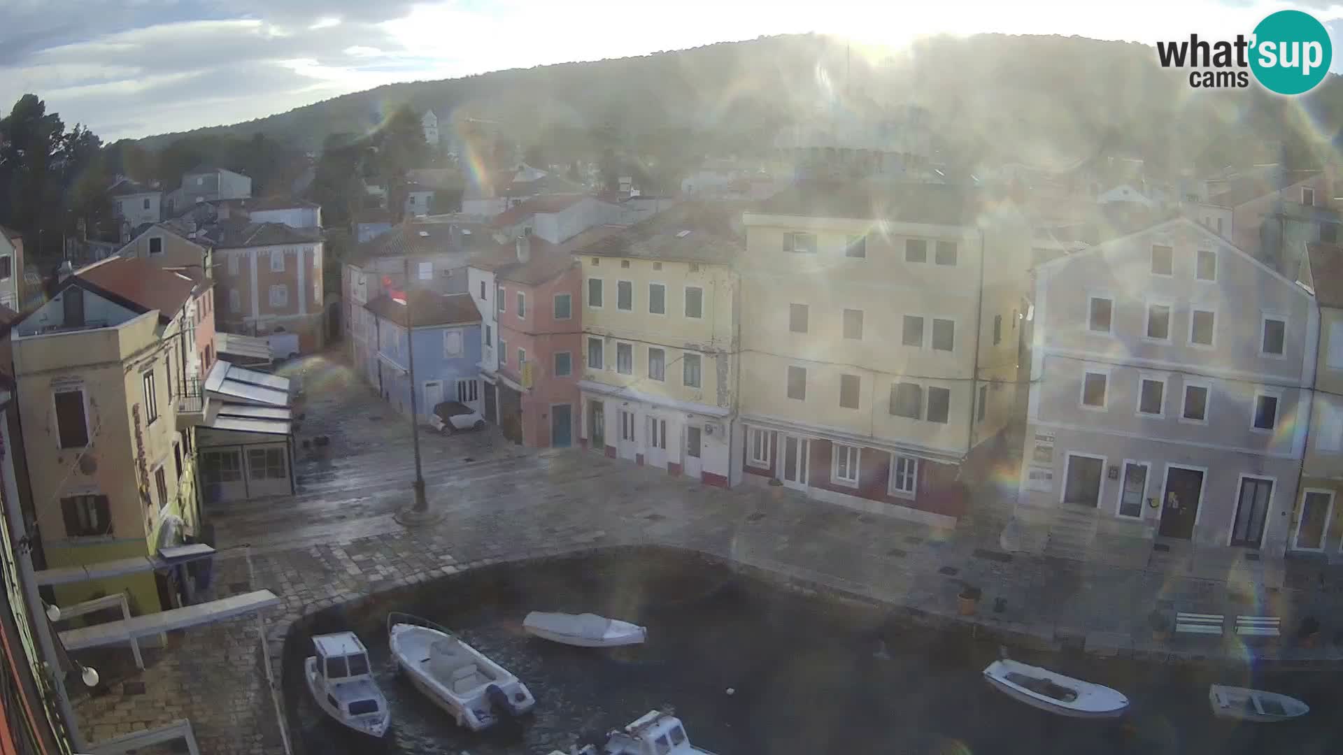 Veli Lošninj webcam – main square