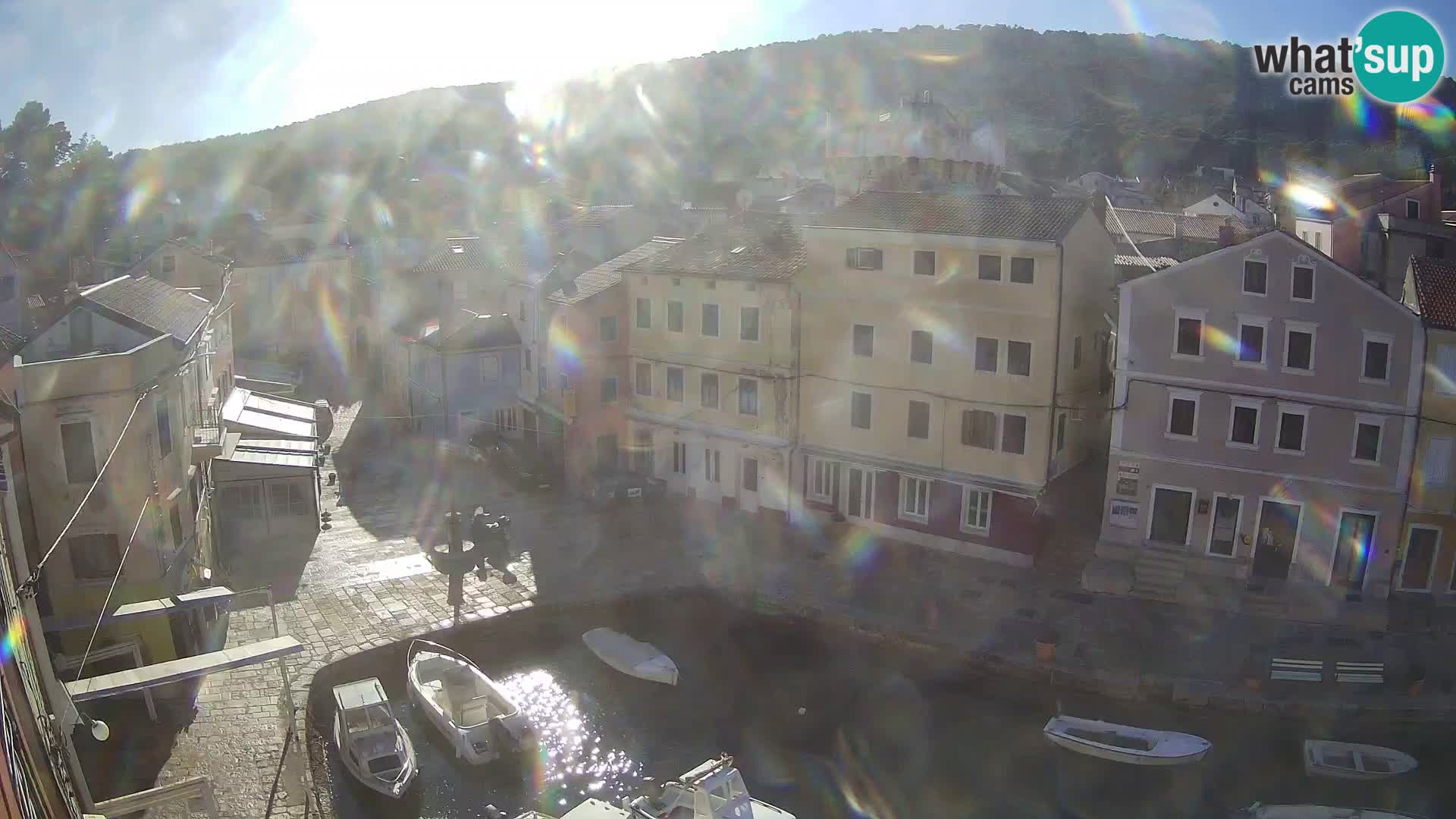 Veli Lošninj webcam – main square