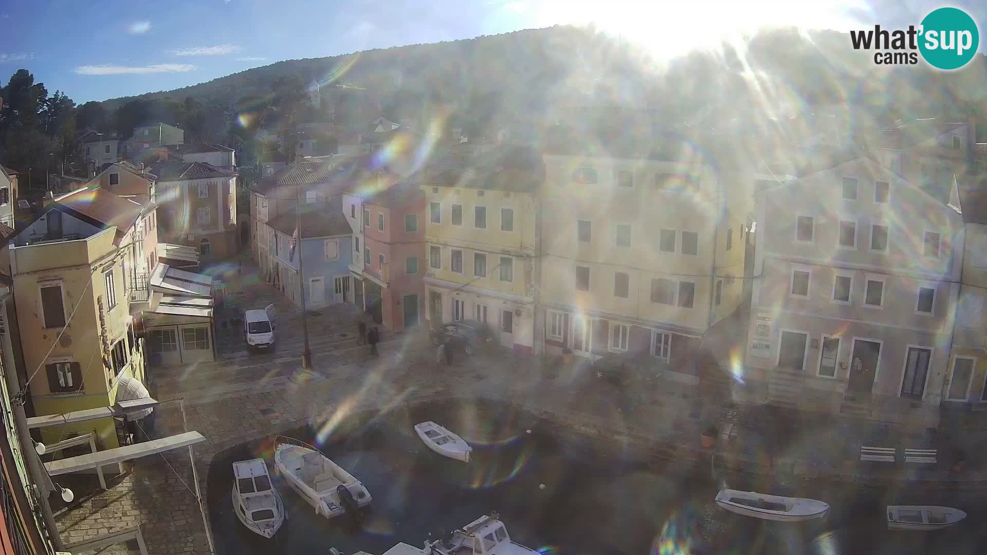 Veli Lošninj webcam – main square