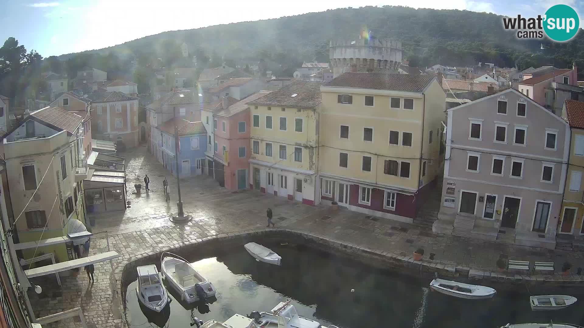 Veli Lošninj webcam – main square