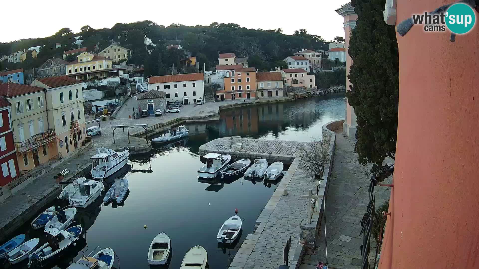 Veli Lošninj webcam – main square