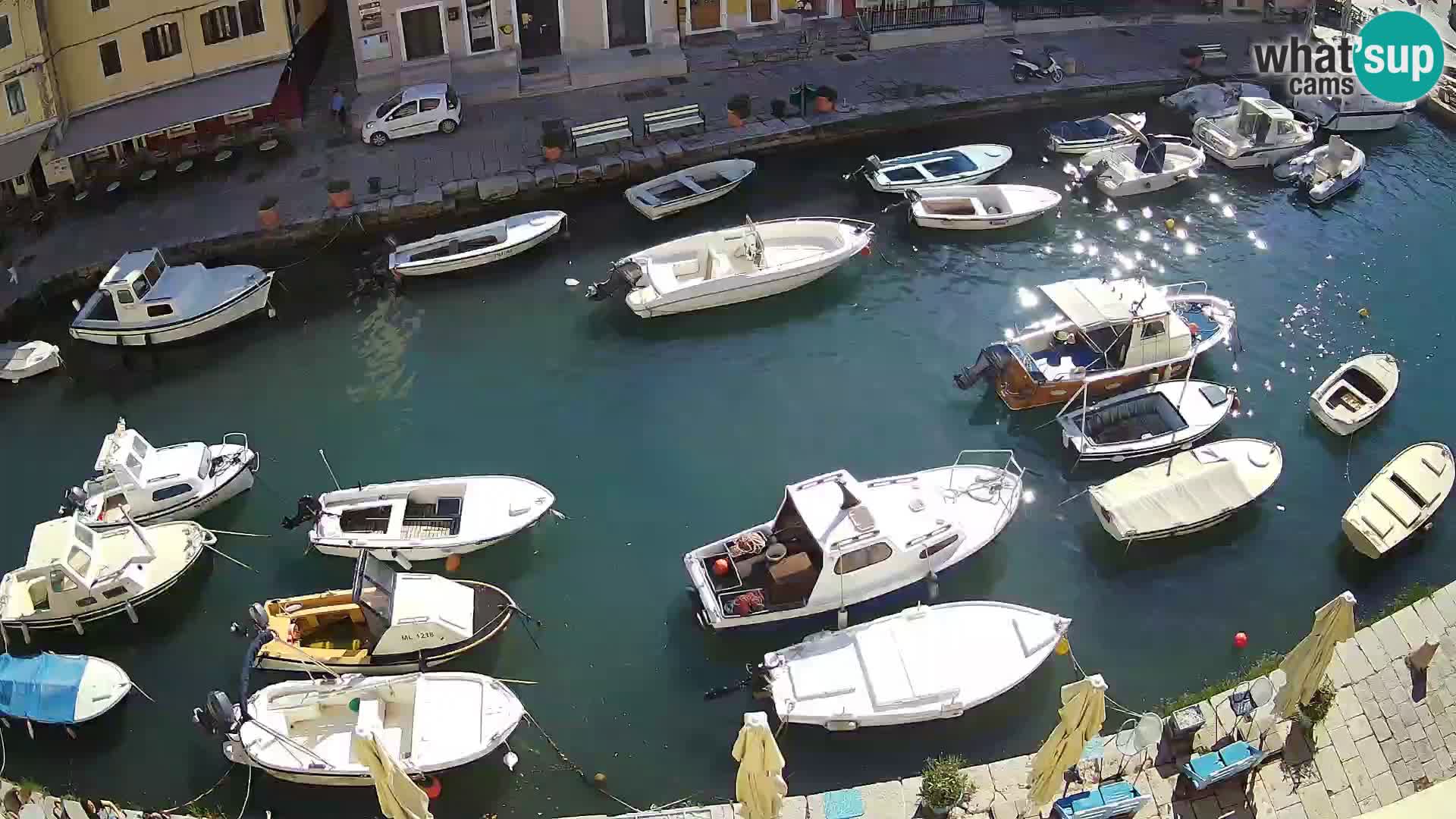 Veli Lošninj webcam – main square