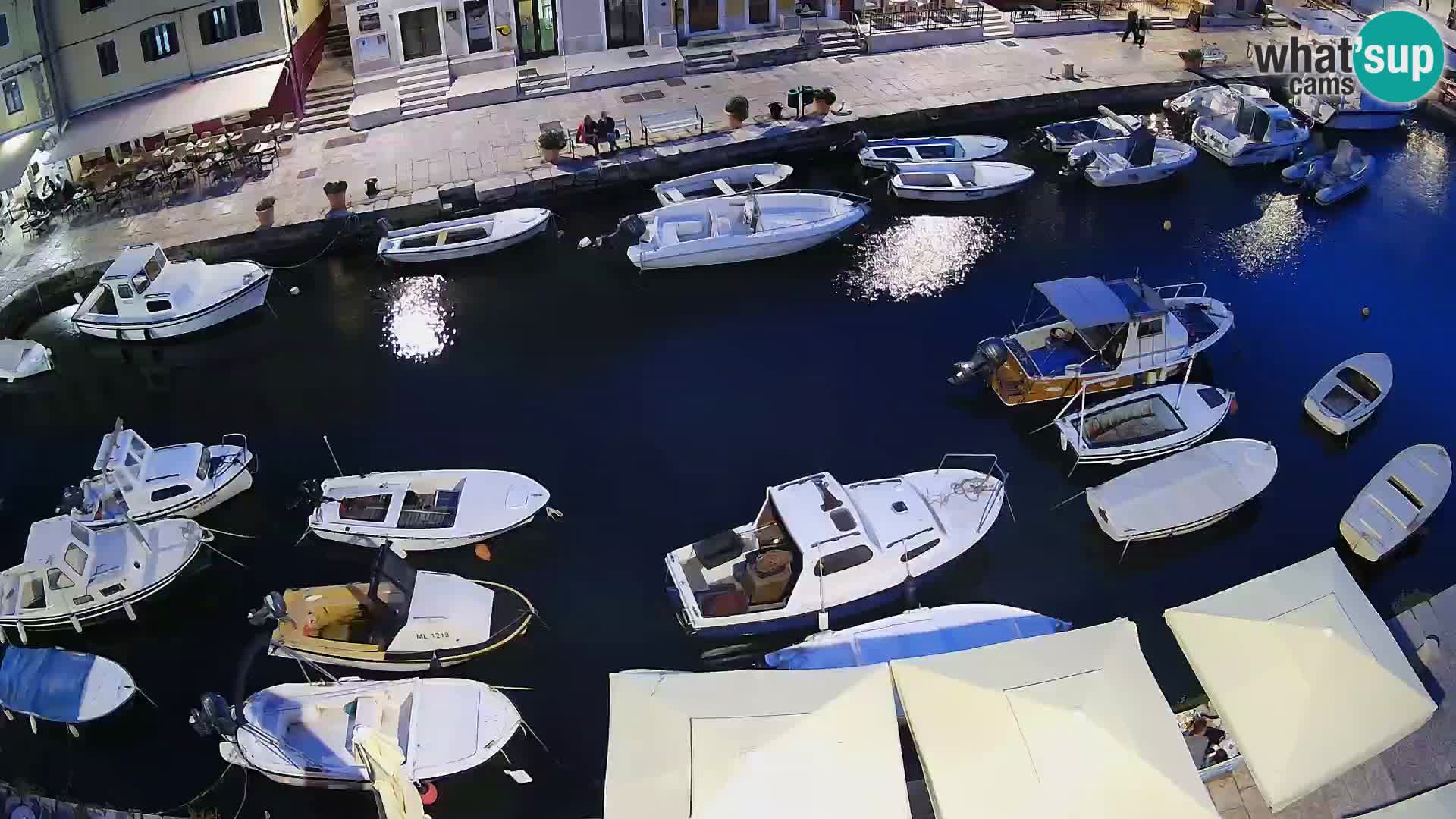 Veli Lošninj webcam – main square
