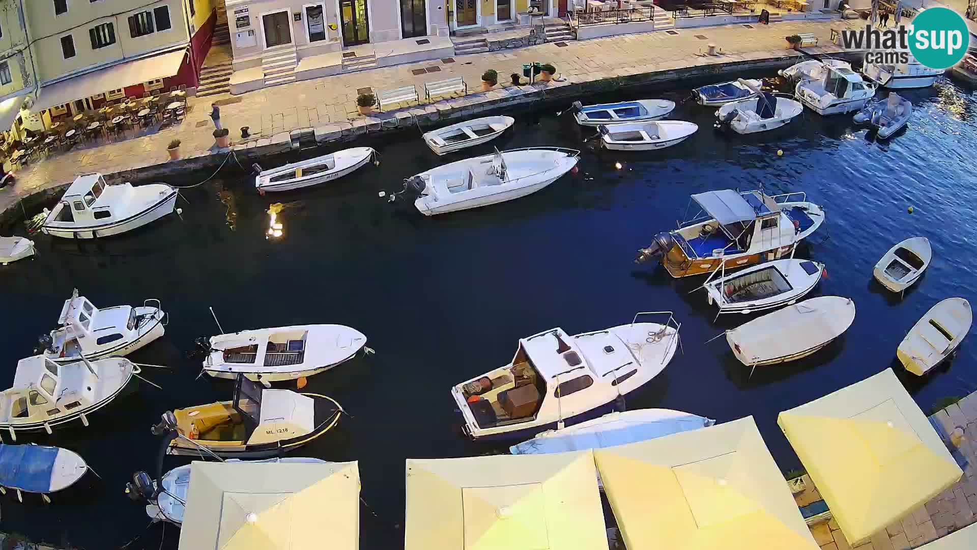 Veli Lošninj webcam – main square