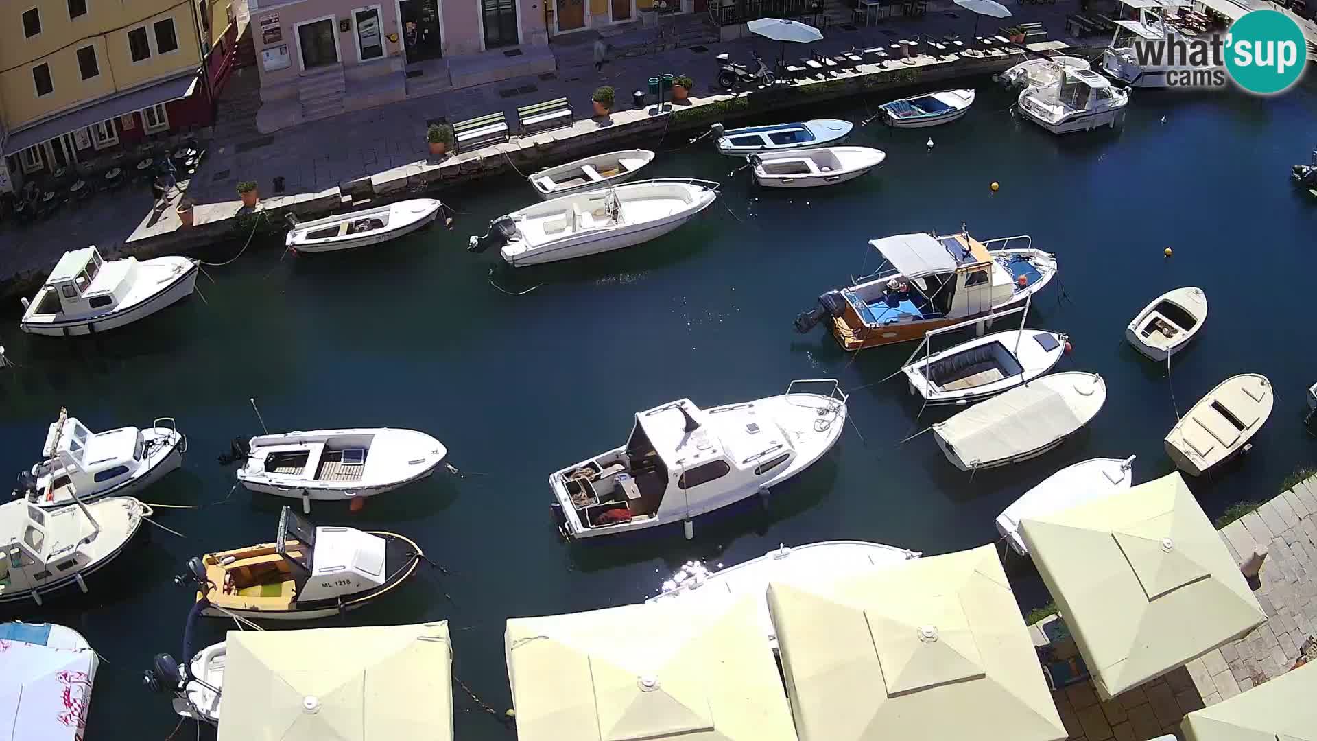 Veli Lošninj webcam – main square