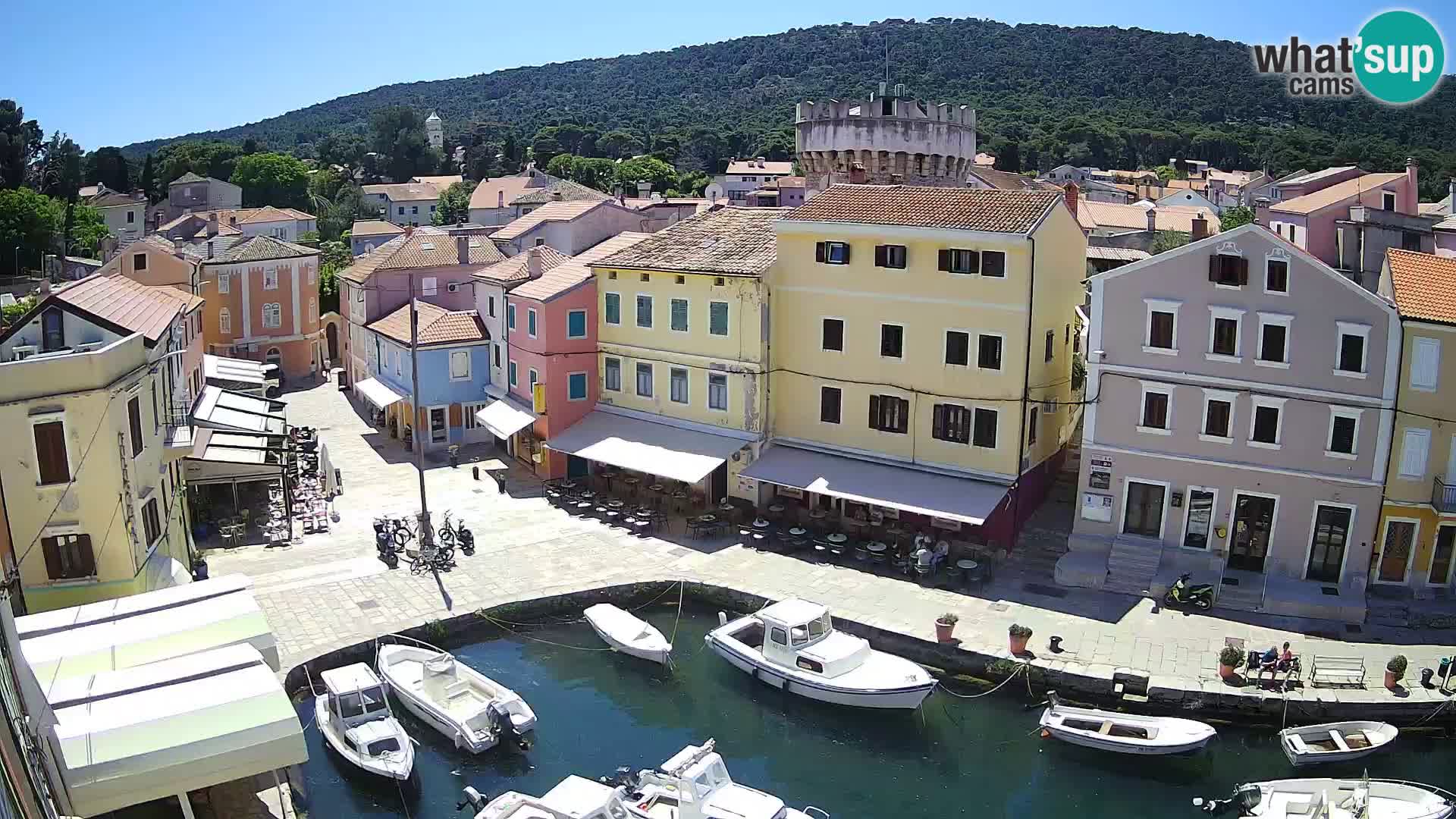 Veli Lošninj webcam – main square