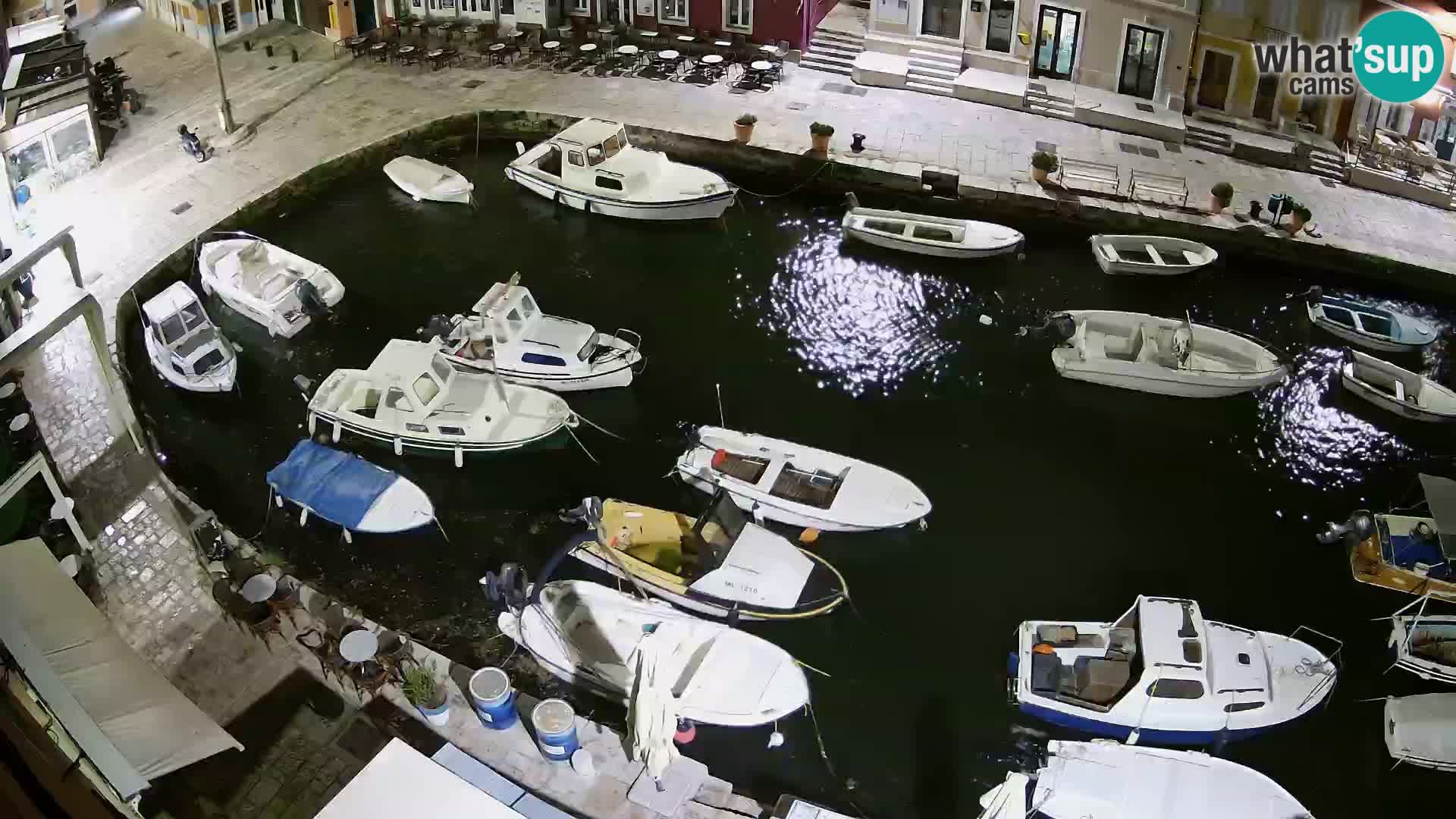 Veli Lošninj webcam – main square