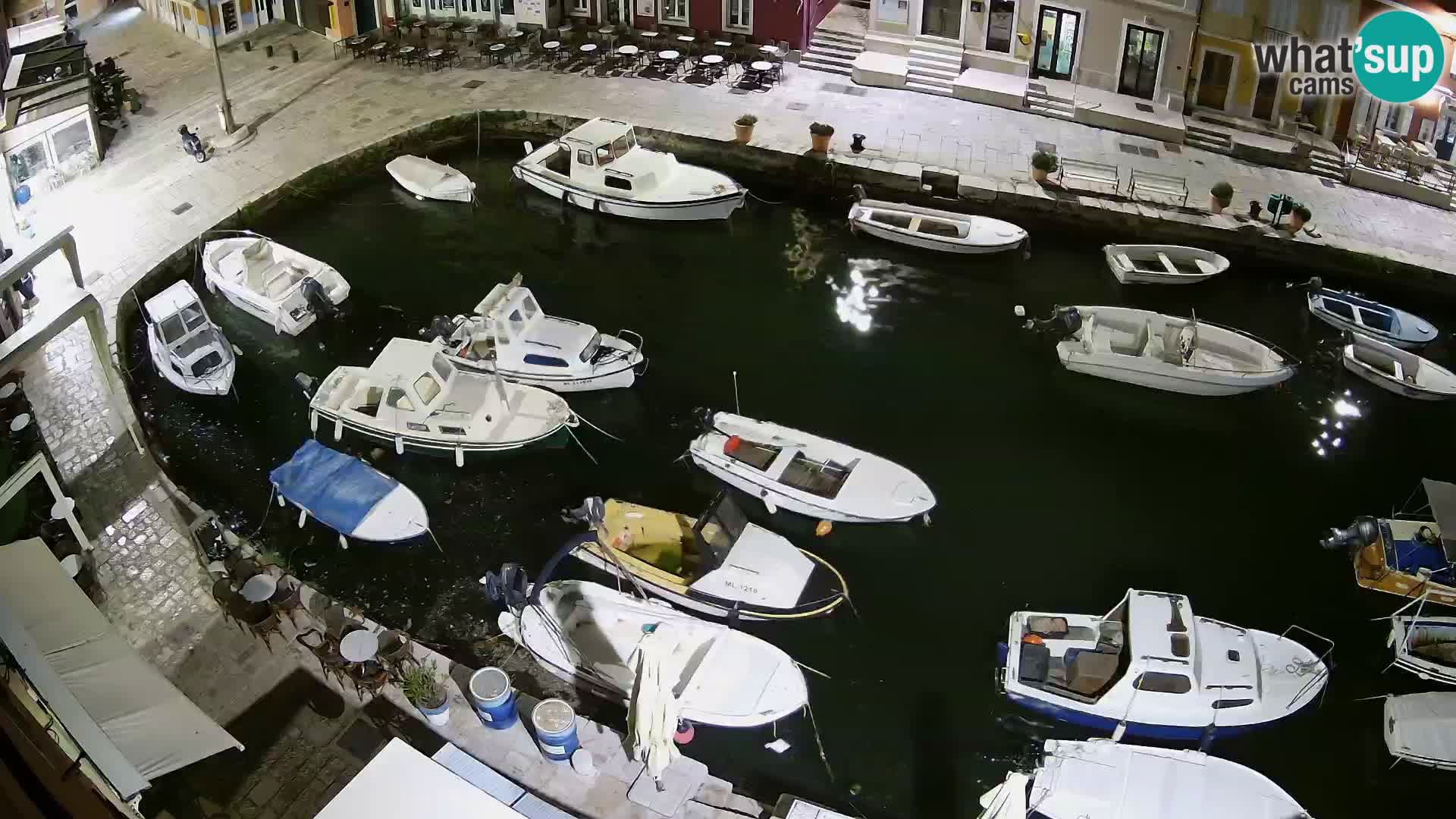 Veli Lošninj webcam – main square