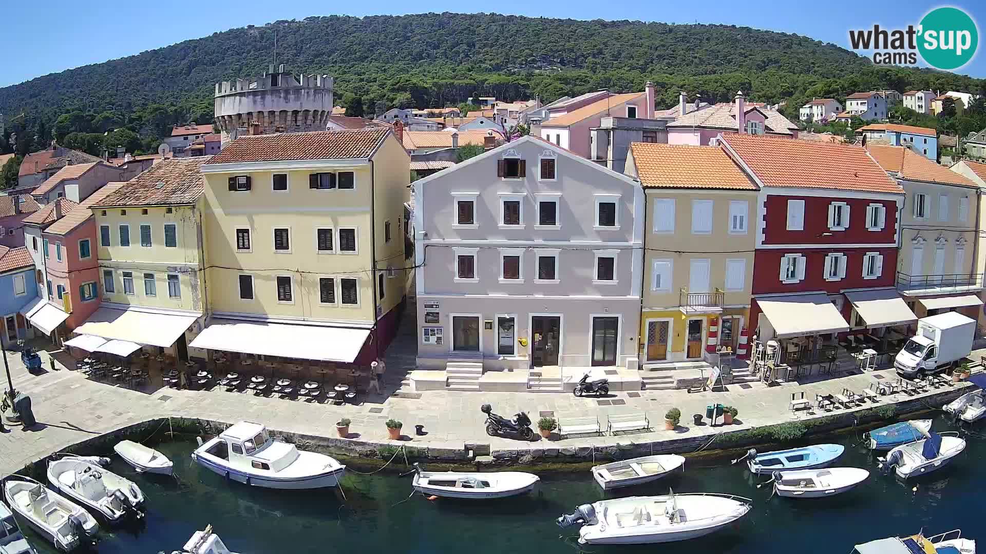 Veli Lošninj webcam – main square