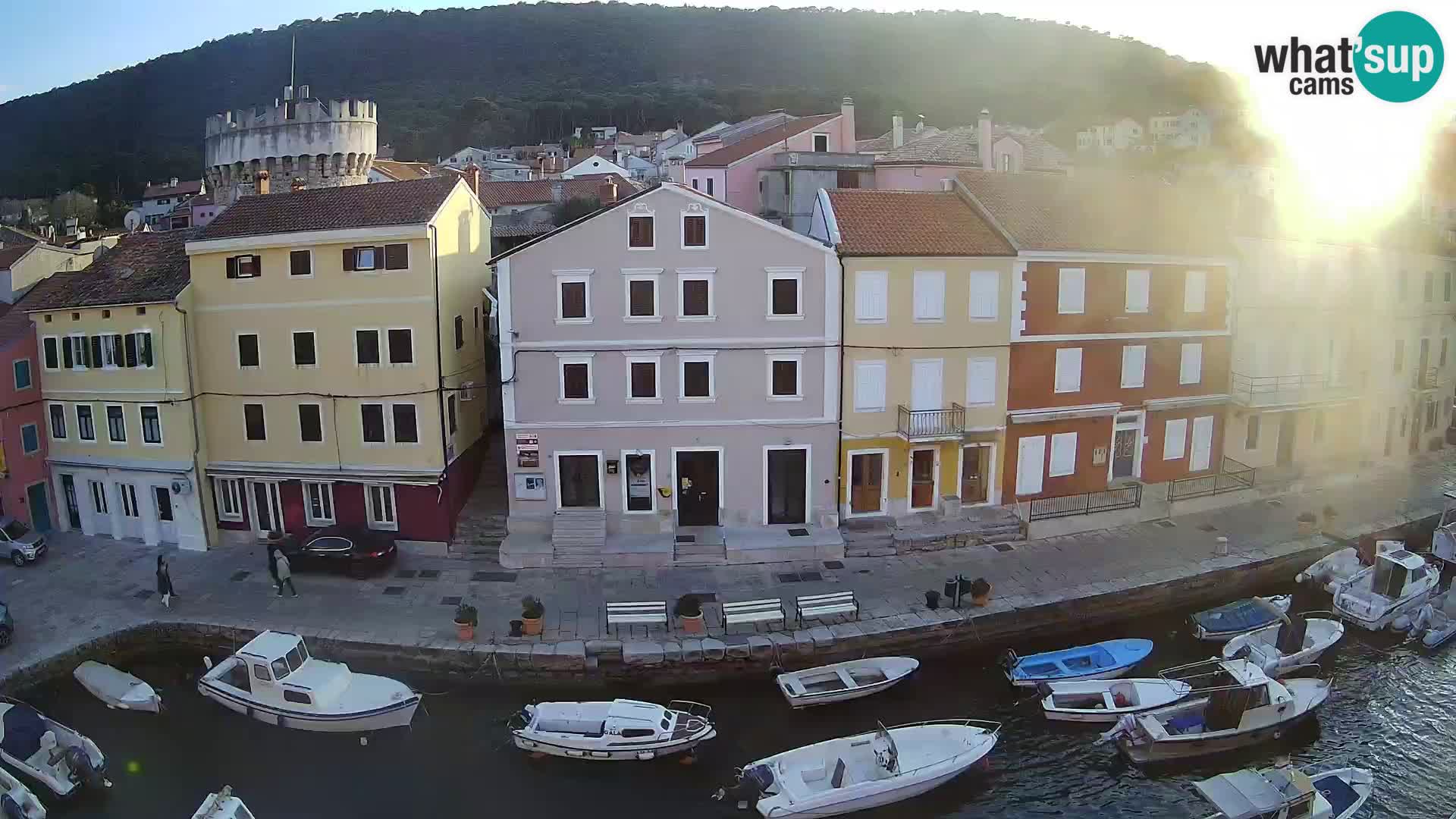 Veli Lošninj webcam – main square