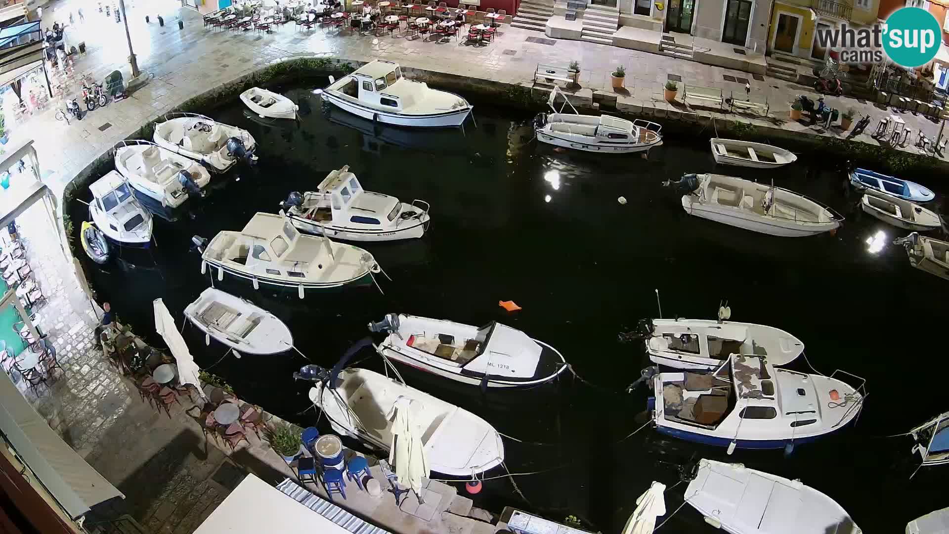 Veli Lošninj webcam – main square