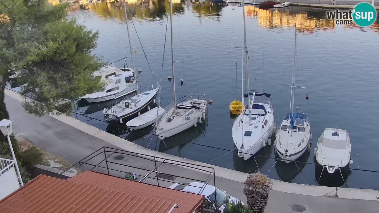 Kamera Hvar Vrboska marina | | Dalmacija