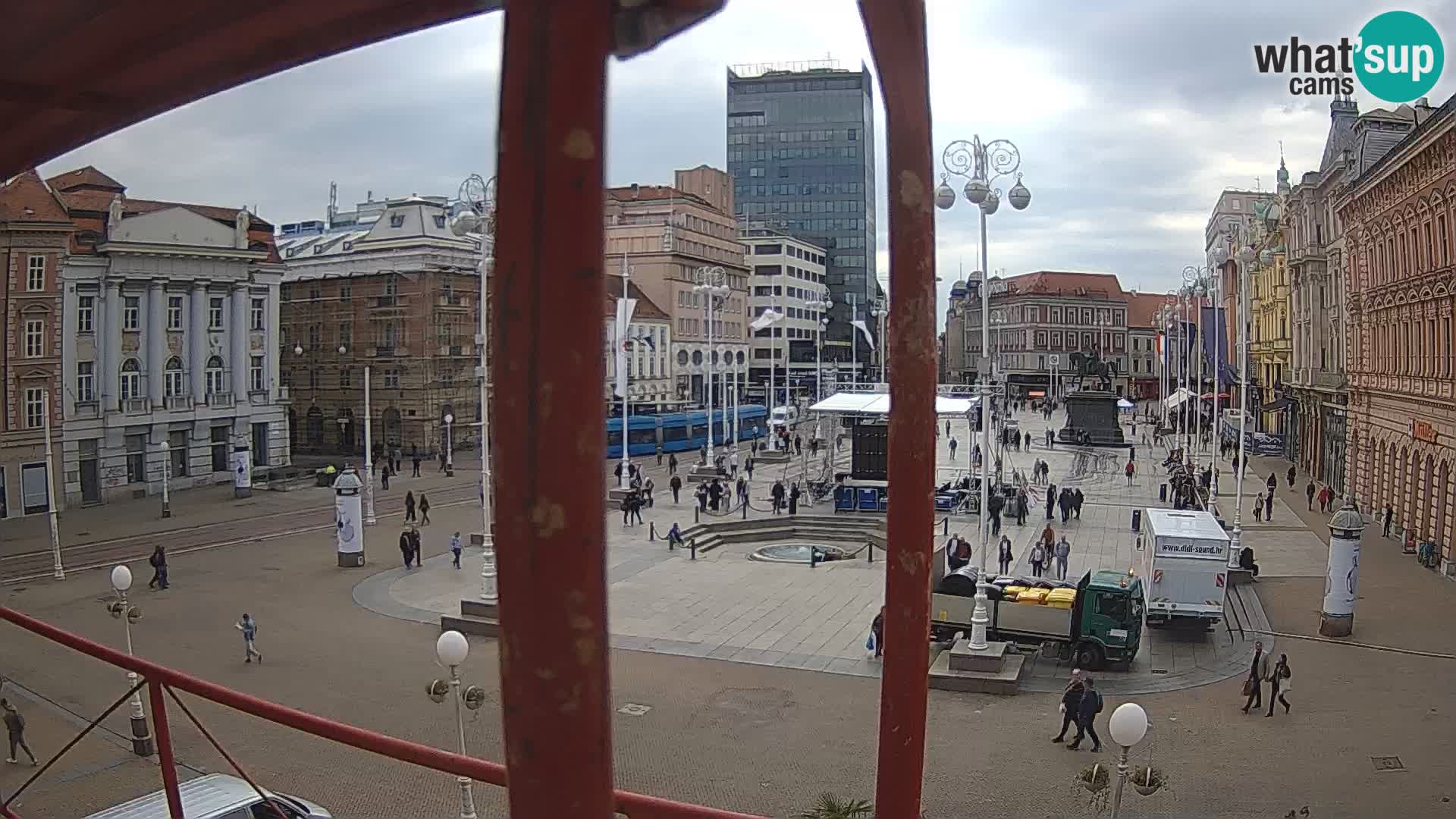 Zagreb spletna kamera trg Bana Jelačića