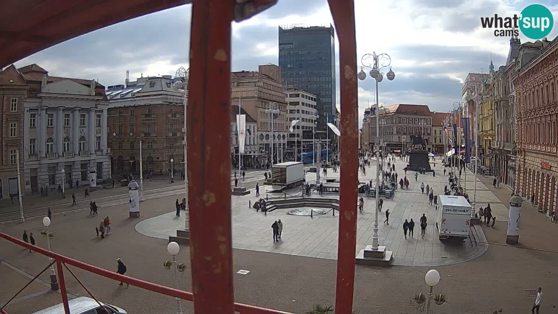 Zagreb Live Webcam – Bana Jelačić square