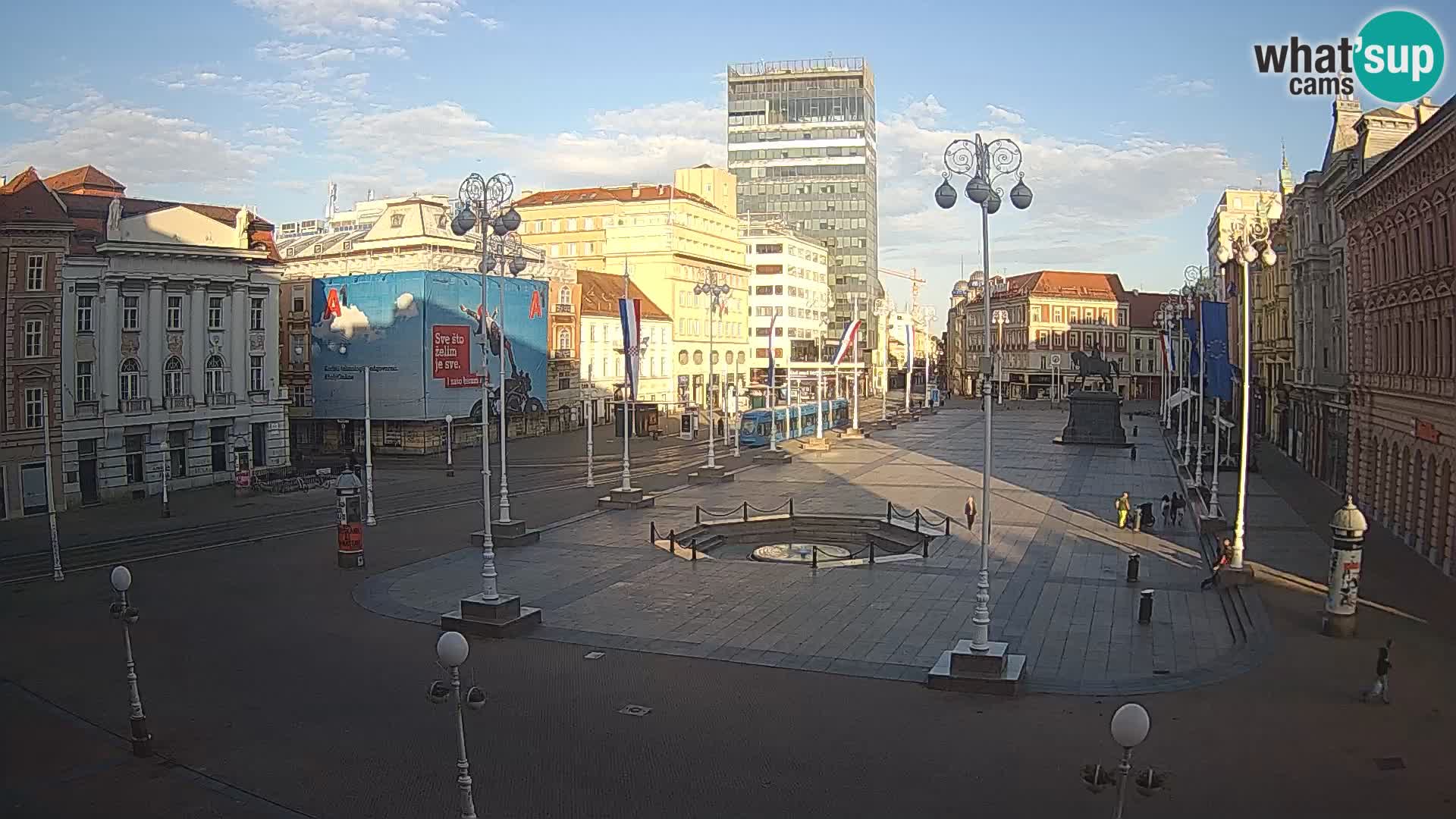 Zagreb spletna kamera trg Bana Jelačića