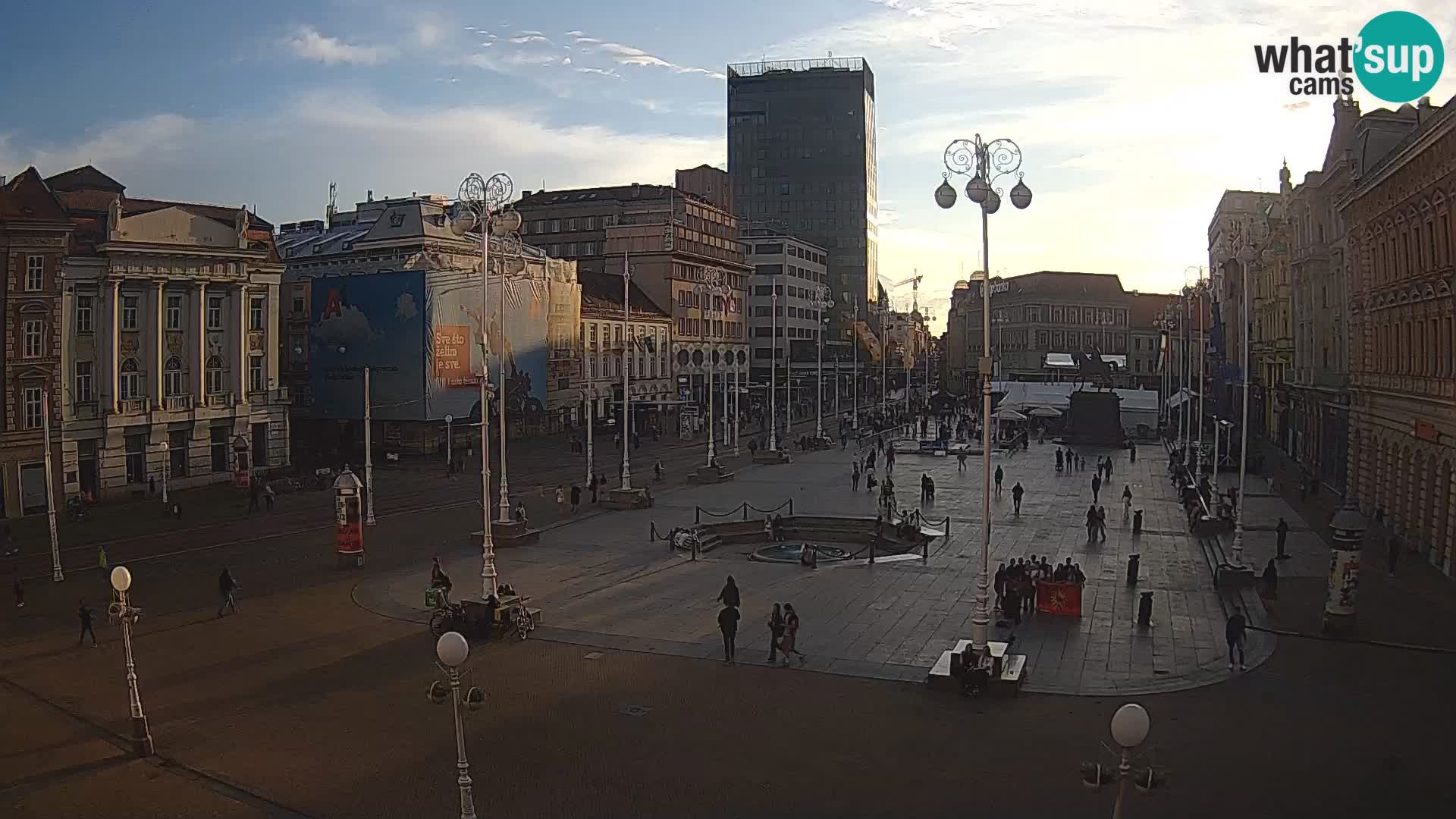 Zagreb Live Webcam – Bana Jelačić square