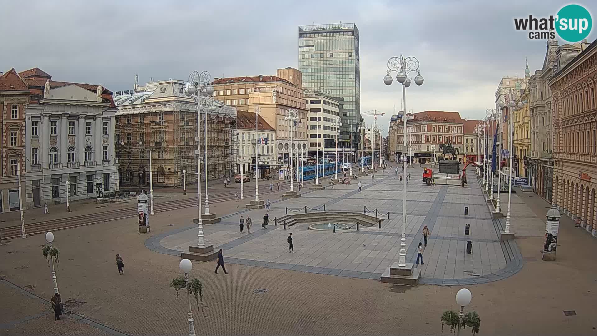 Zagreb Live Webcam – Bana Jelačić square