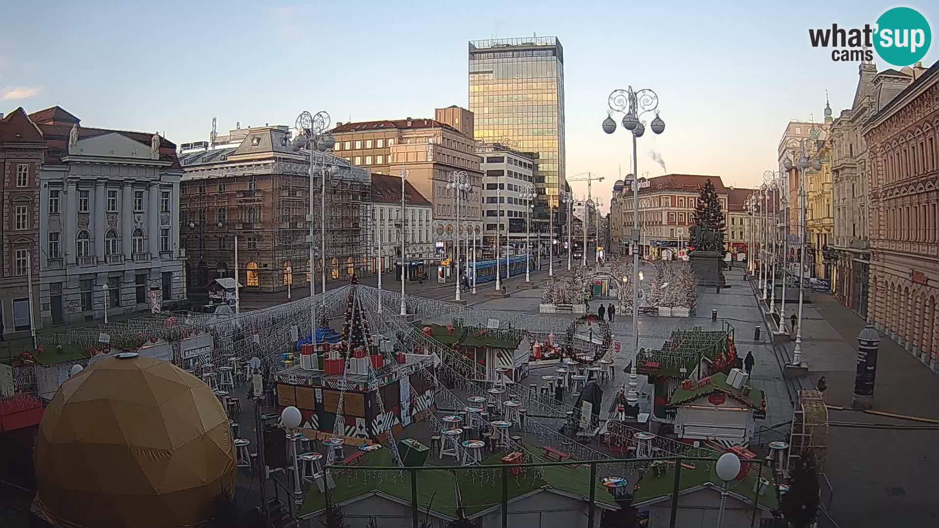 Zagreb spletna kamera trg Bana Jelačića